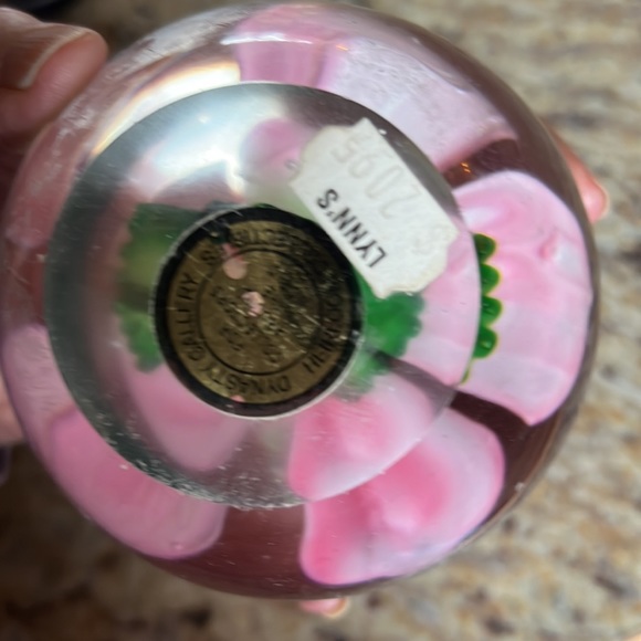 Dynasty Gallery Pansy paperweight - Picture 2 of 2